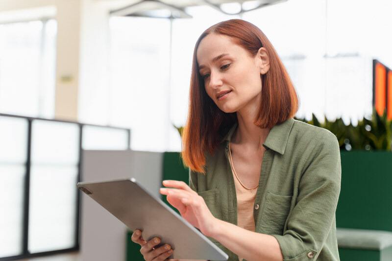 closeup-portrait-stylish-beautiful-elegant-ginger-woman-working-online-digital-tablet